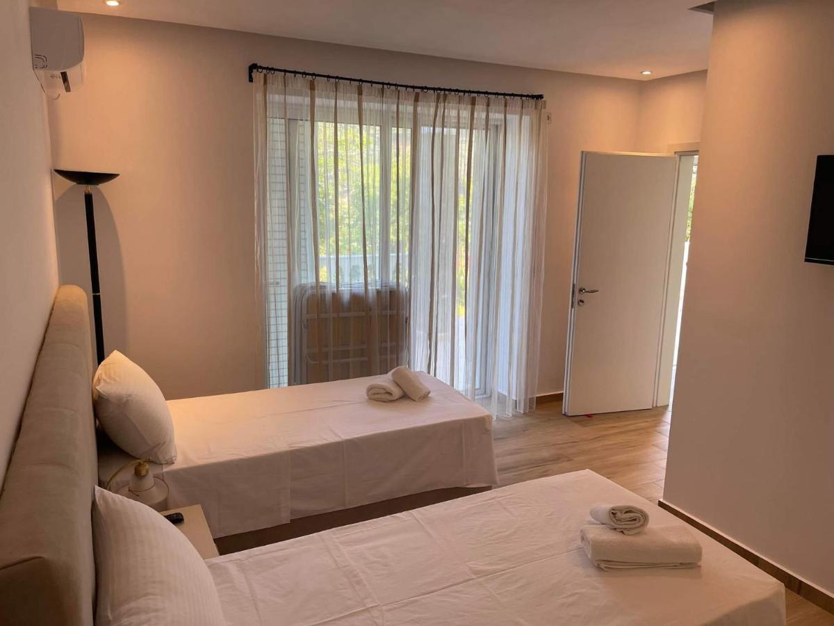 Helen Apartments Λούκοβο Εξωτερικό φωτογραφία