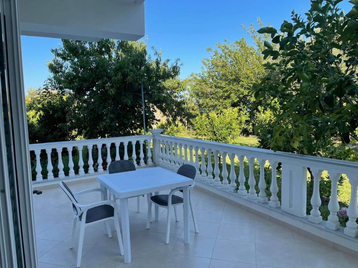 Helen Apartments Λούκοβο Εξωτερικό φωτογραφία